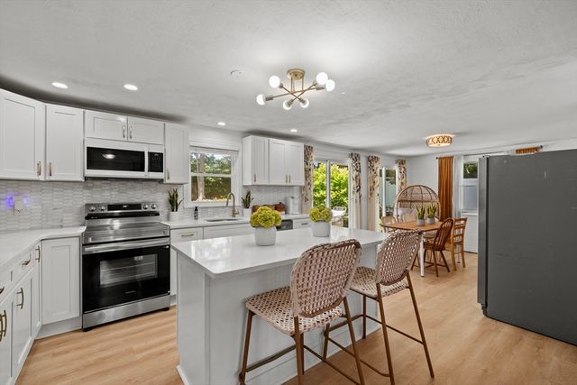 356 Hovenden Ave, Brockton, MA 02302