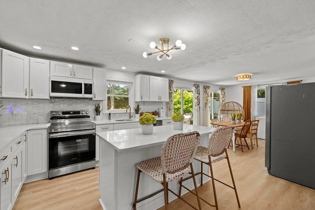 356 Hovenden Ave, Brockton, MA 02302