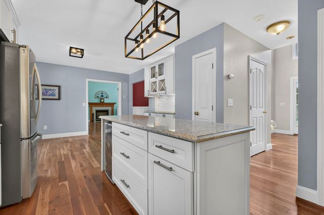 14 Naumkeag Court, Litchfield, NH 03052
