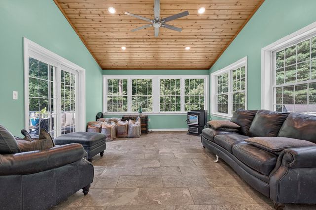 14 Naumkeag Court, Litchfield, NH 03052