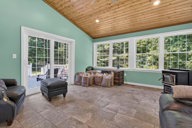 14 Naumkeag Court, Litchfield, NH 03052