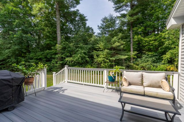 14 Naumkeag Court, Litchfield, NH 03052