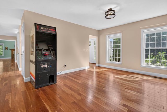 14 Naumkeag Court, Litchfield, NH 03052