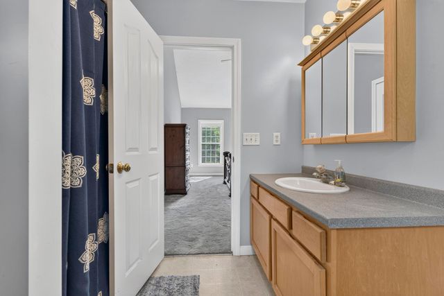 14 Naumkeag Court, Litchfield, NH 03052