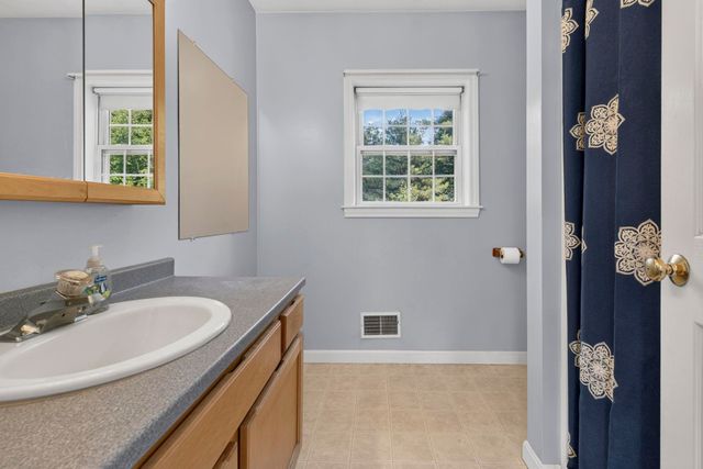 14 Naumkeag Court, Litchfield, NH 03052