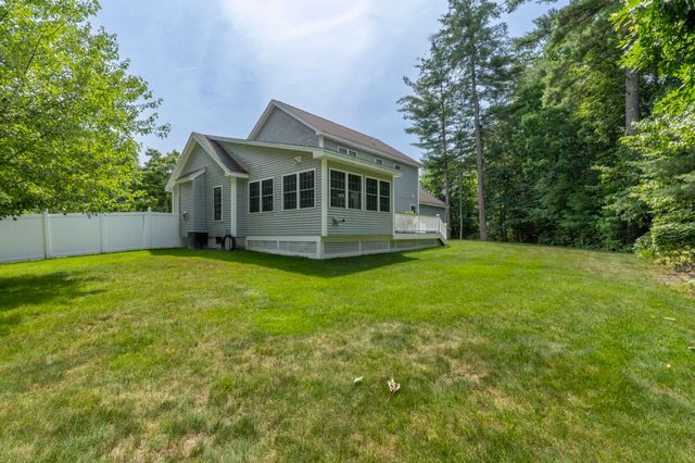 14 Naumkeag Court, Litchfield, NH 03052