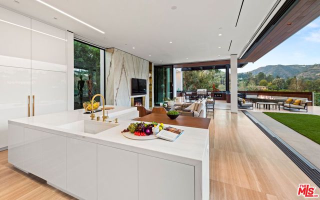 1130 Angelo Drive, Beverly Hills, CA 90210