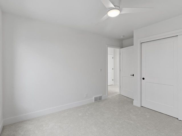 9405 S Cypress PLACE, Oak Creek, WI 53154