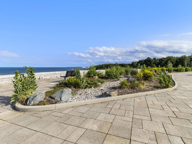9405 S Cypress PLACE, Oak Creek, WI 53154