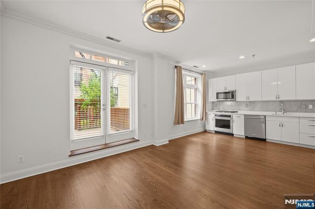 104 York Street 2A, Jersey City, NJ 07302