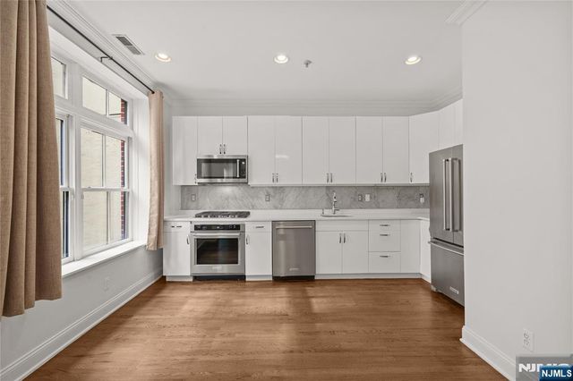 104 York Street 2A, Jersey City, NJ 07302