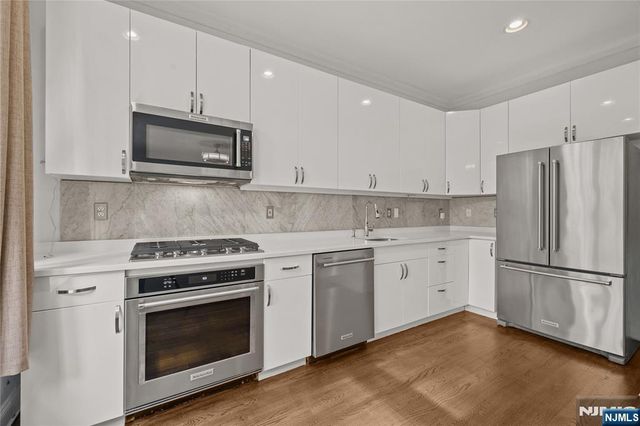 104 York Street 2A, Jersey City, NJ 07302