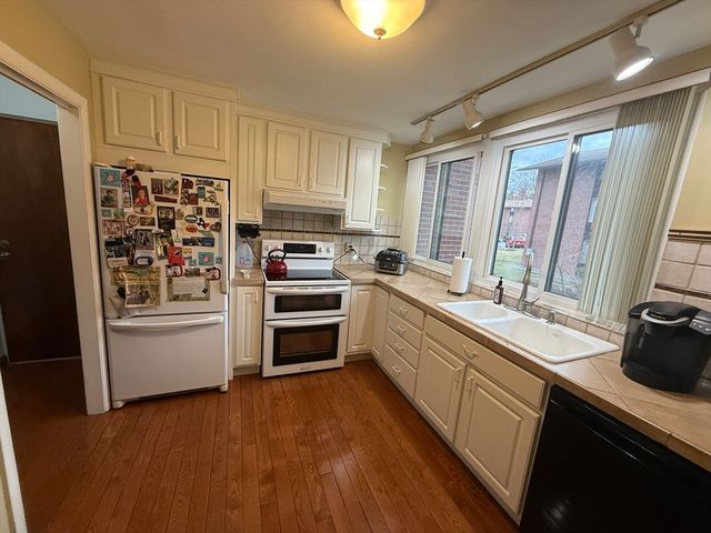 4 Longwood Drive 3, Andover, MA 01810