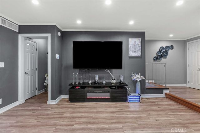 7764 Via Capri, Burbank, CA 91504