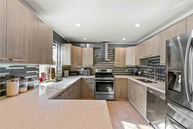 7764 Via Capri, Burbank, CA 91504