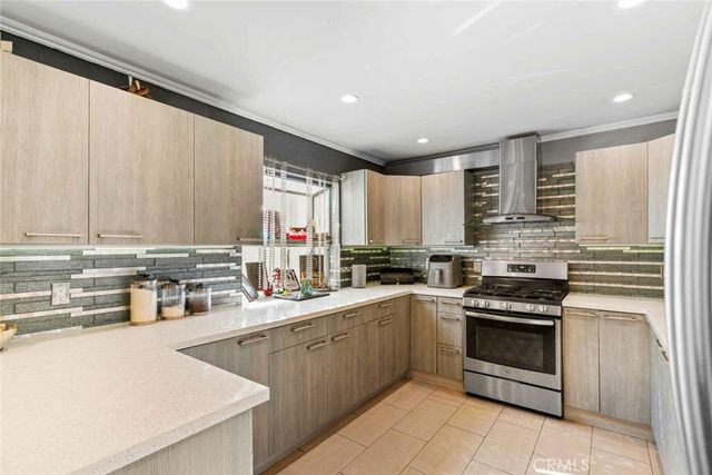 7764 Via Capri, Burbank, CA 91504