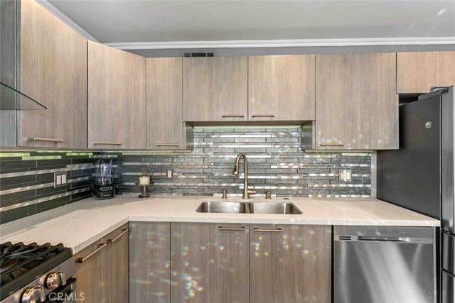 7764 Via Capri, Burbank, CA 91504