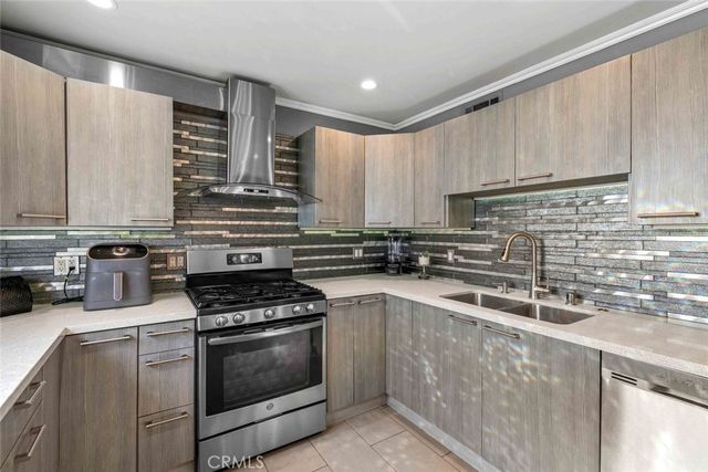 7764 Via Capri, Burbank, CA 91504