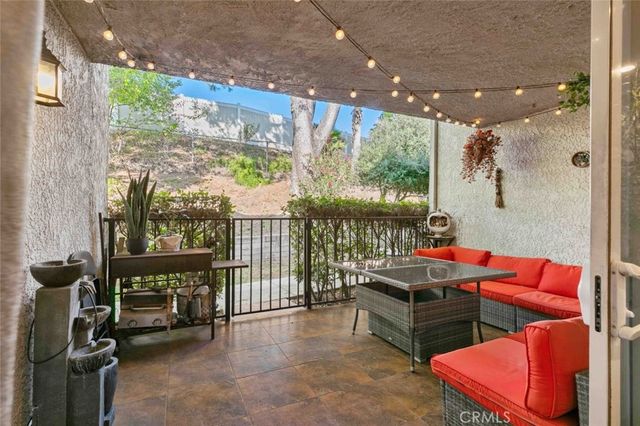 7764 Via Capri, Burbank, CA 91504