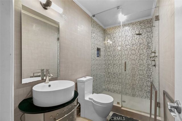 7764 Via Capri, Burbank, CA 91504
