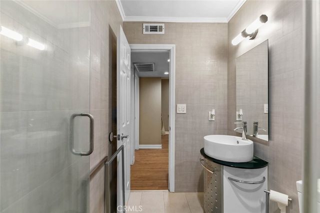 7764 Via Capri, Burbank, CA 91504