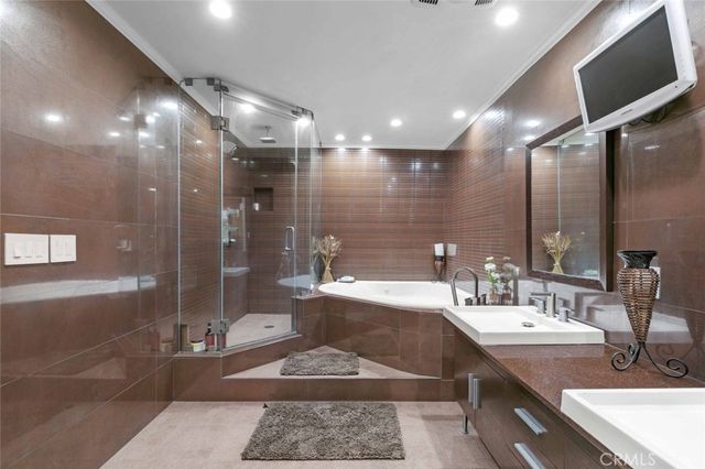 7764 Via Capri, Burbank, CA 91504