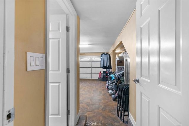 7764 Via Capri, Burbank, CA 91504