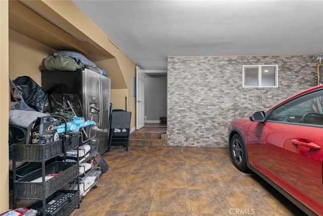 7764 Via Capri, Burbank, CA 91504