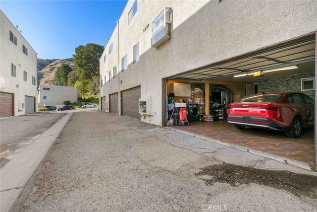 7764 Via Capri, Burbank, CA 91504