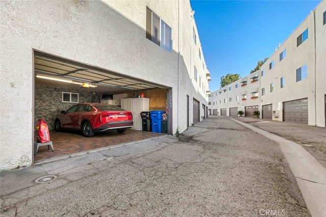 7764 Via Capri, Burbank, CA 91504