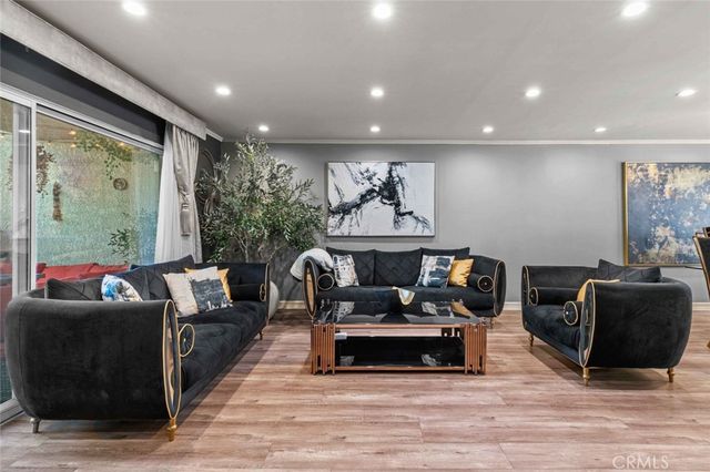 7764 Via Capri, Burbank, CA 91504