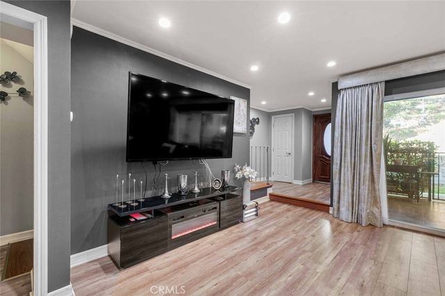 7764 Via Capri, Burbank, CA 91504
