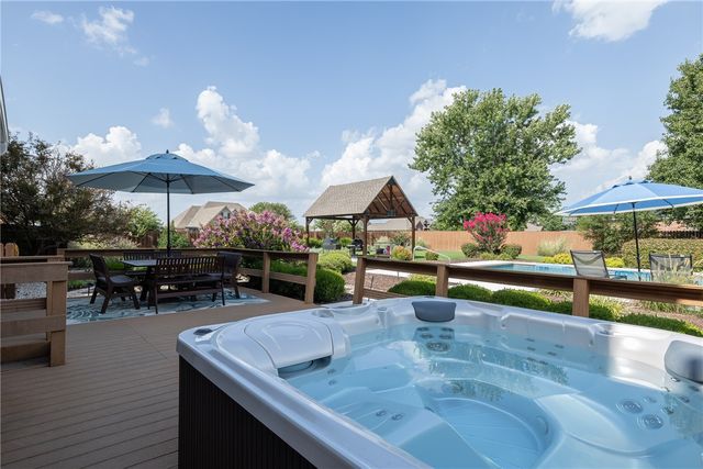 334 Scarlett Boulevard, Elm Springs, AR 72762