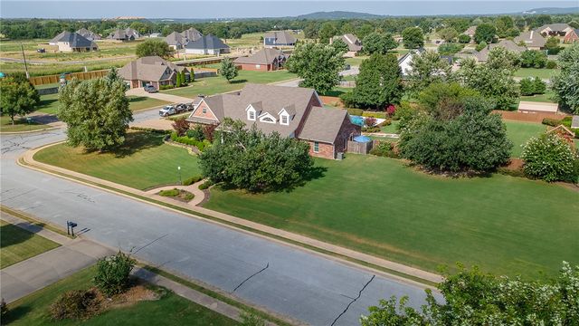 334 Scarlett Boulevard, Elm Springs, AR 72762