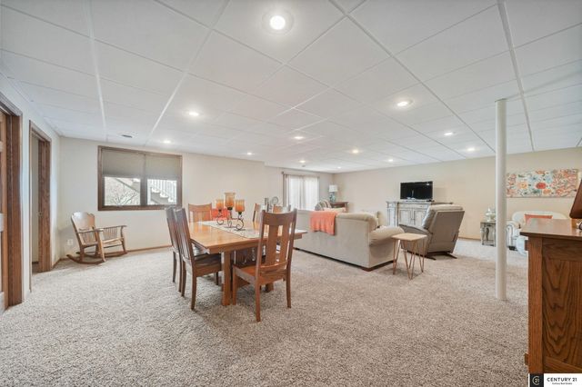 21204 Stonehaven Court, Gretna, NE 68028