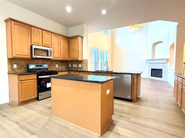 9200 Regal Oaks Drive, Mckinney, TX 75072