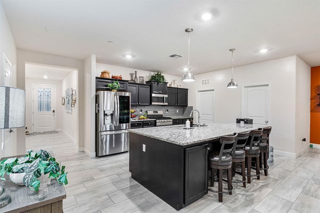 1553 N State Street, Fresno, CA 93722