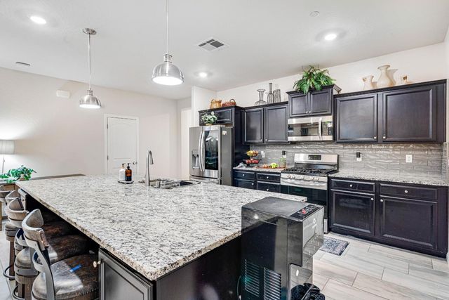 1553 N State Street, Fresno, CA 93722