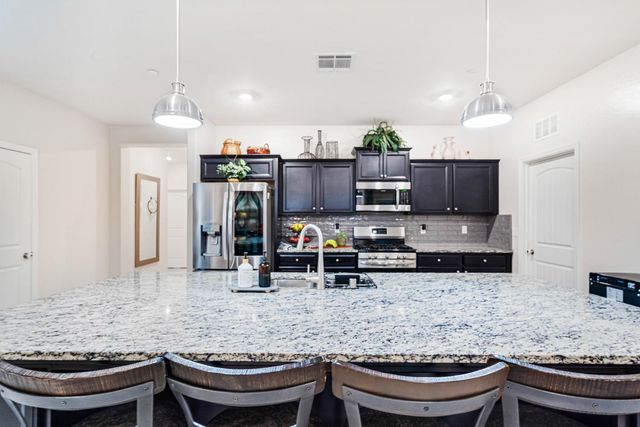 1553 N State Street, Fresno, CA 93722