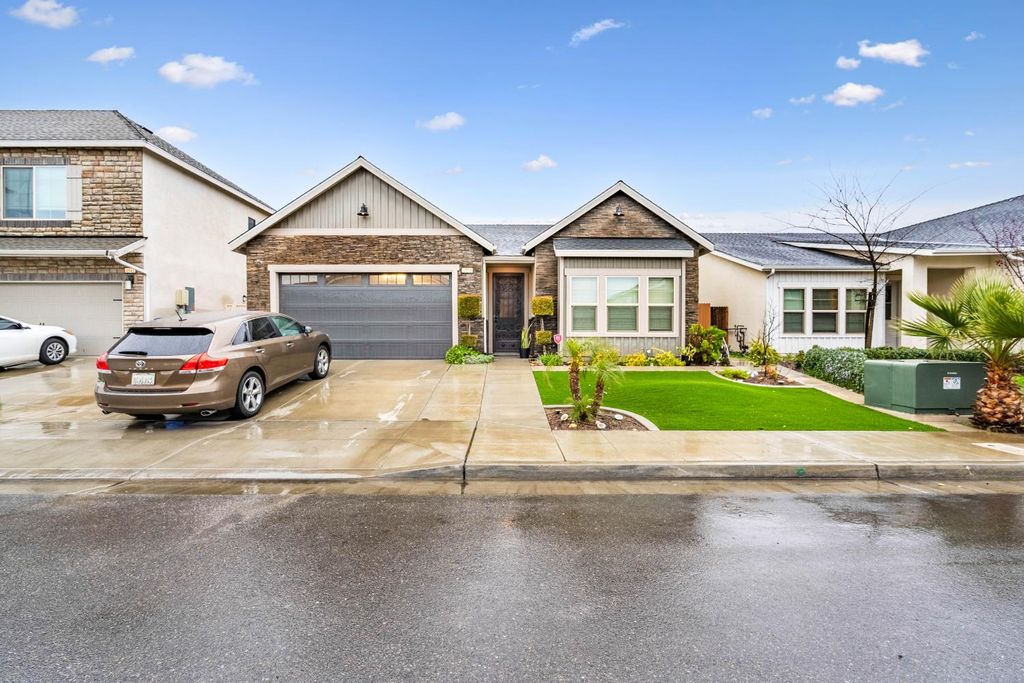 1553 N State Street, Fresno, CA 93722