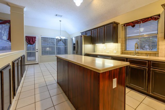 5204 Warm Springs Trail, Fort Worth, TX 76137