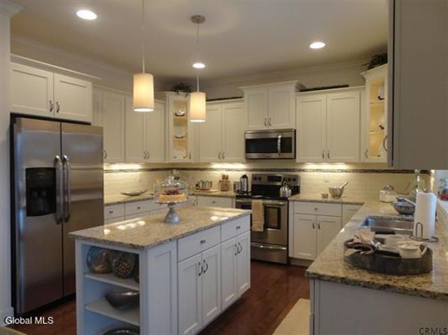 4 Karl Farm Road, Sand Lake, NY 12018