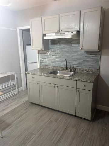 6837 SW 39th Ter 2, Miami, FL 33155