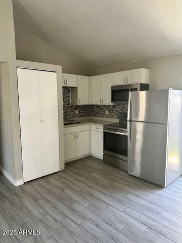 13221 N 21st Place 6, Phoenix, AZ 85022