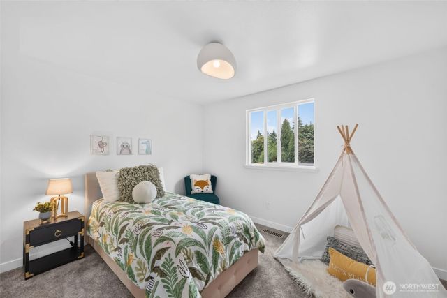 4211 210 th Place NE, Sammamish, WA 98074