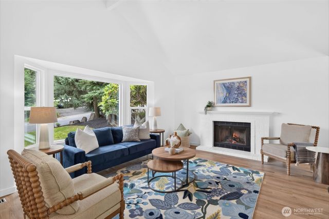 4211 210 th Place NE, Sammamish, WA 98074