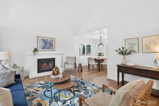 4211 210 th Place NE, Sammamish, WA 98074