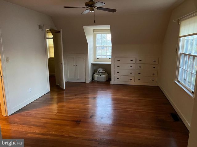 4027 N GLEBE RD, Arlington, VA 22207