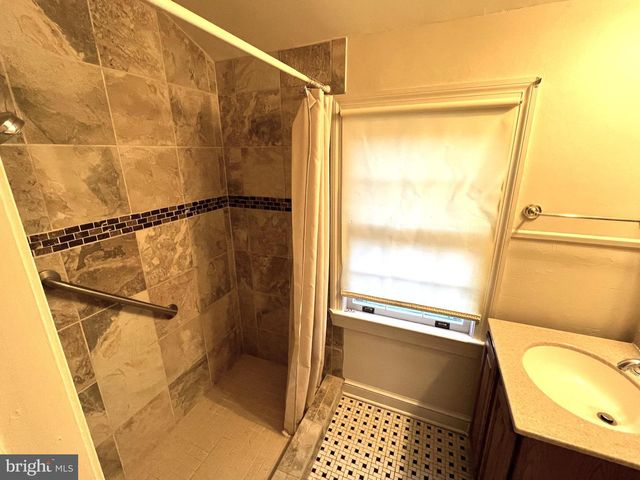 4027 N GLEBE RD, Arlington, VA 22207