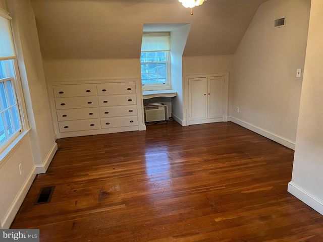 4027 N GLEBE RD, Arlington, VA 22207